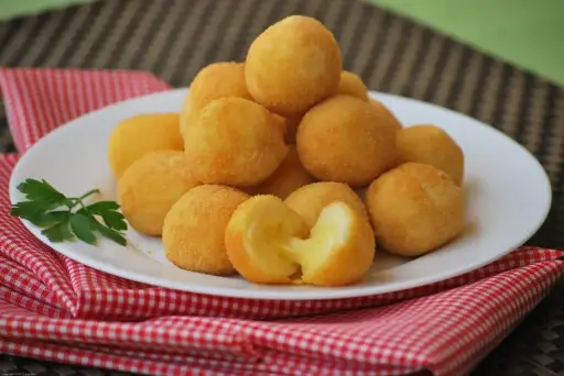 Mini Bolinha de Queijo
