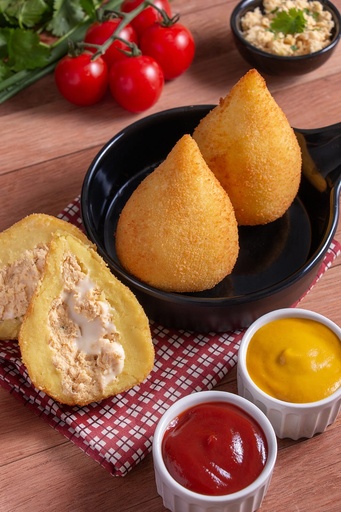 Coxinha de Frango c/ Requeijão pct 10 und